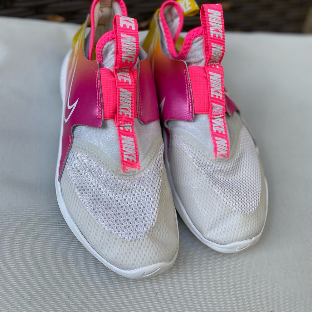Nike Flex Runner Kids Slip-ON Sneaker,Orange/Pink, Size 5Y Wings Swoosh